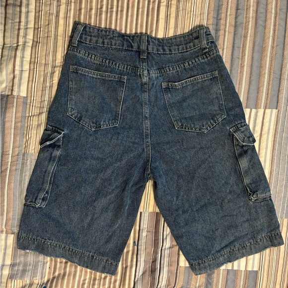 Mid- rise denim jorts with flap pockets - Picture 2 of 5